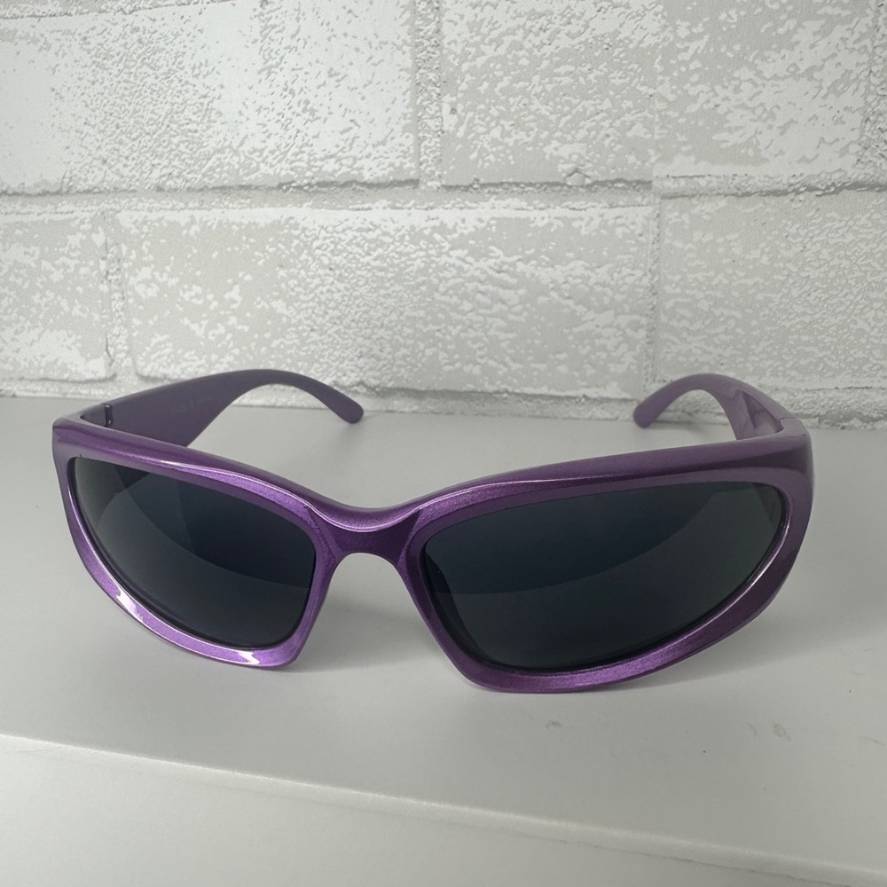 NEW‼️ Sporty Y2K Sunglasses - Picture 7 of 9